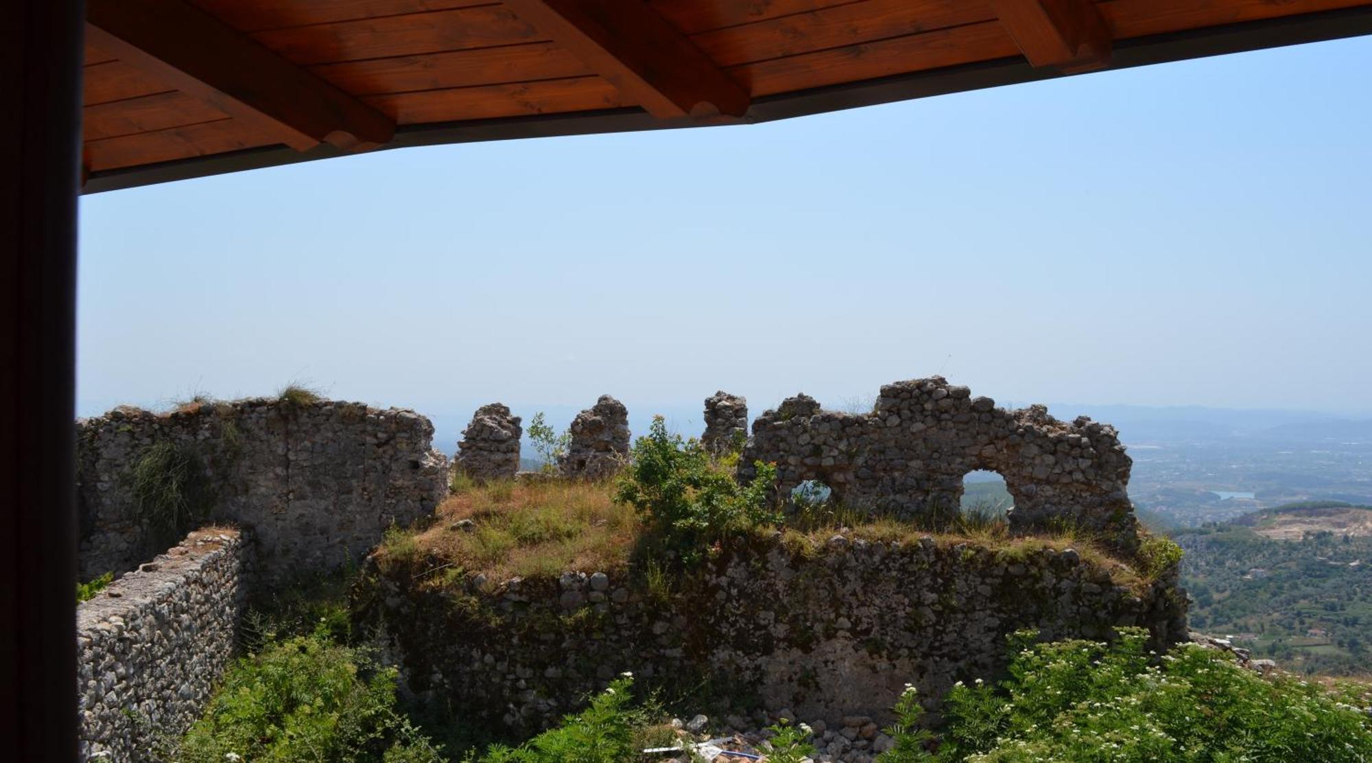 The House Of Dollma , Inside Kruja Castle Hotel Exterior photo