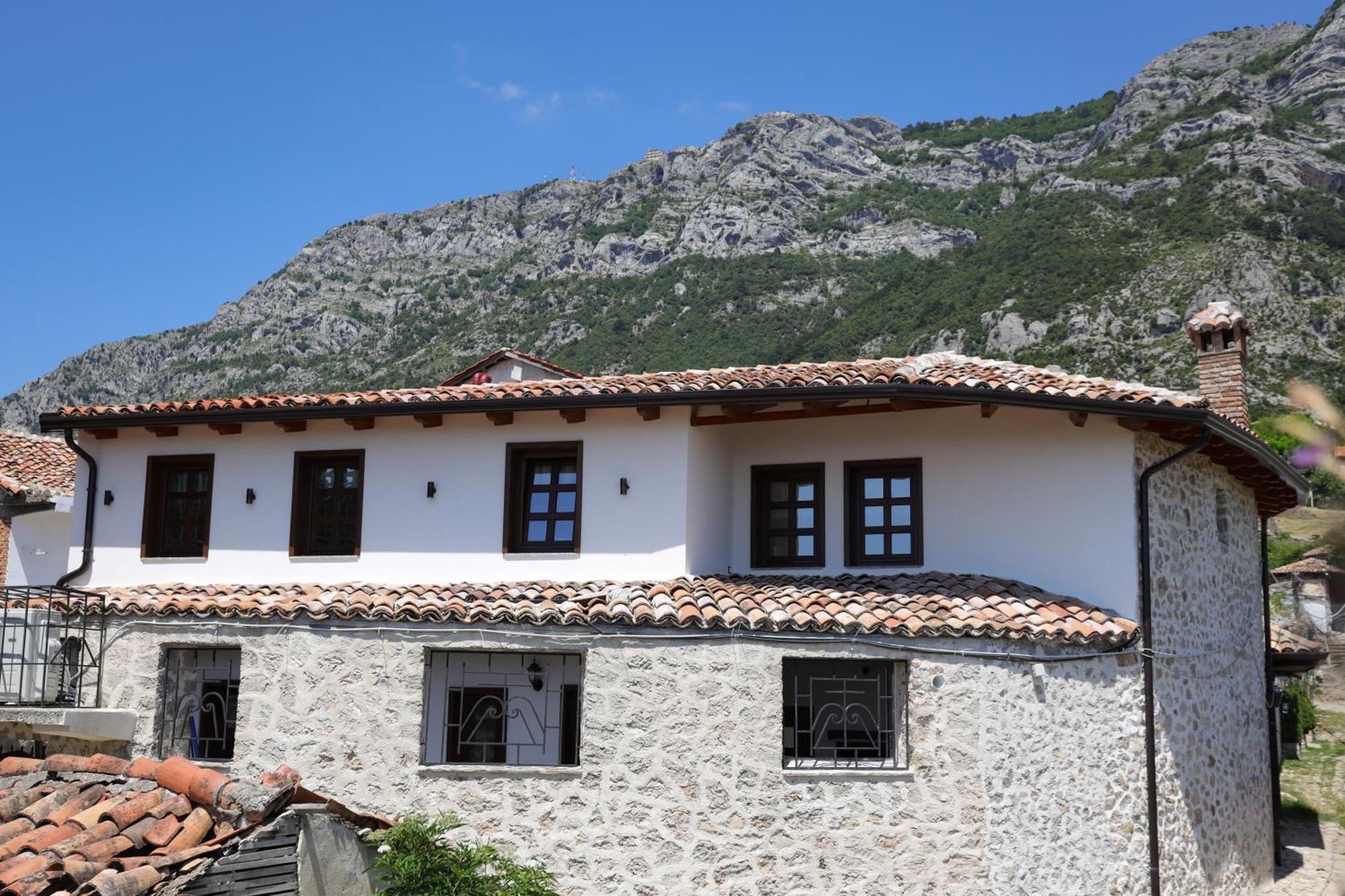 The House Of Dollma , Inside Kruja Castle Hotel Exterior photo