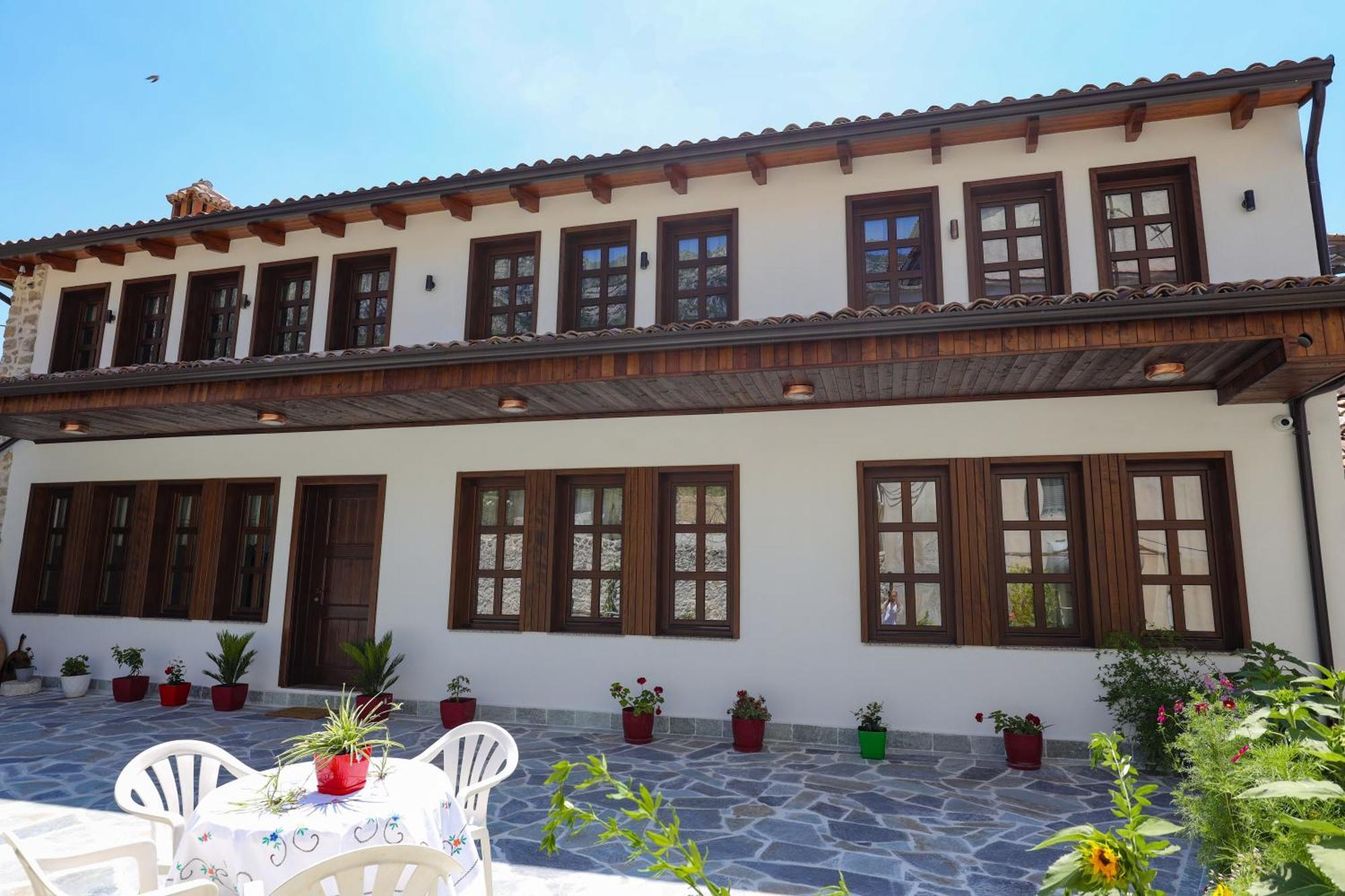 The House Of Dollma , Inside Kruja Castle Hotel Exterior photo