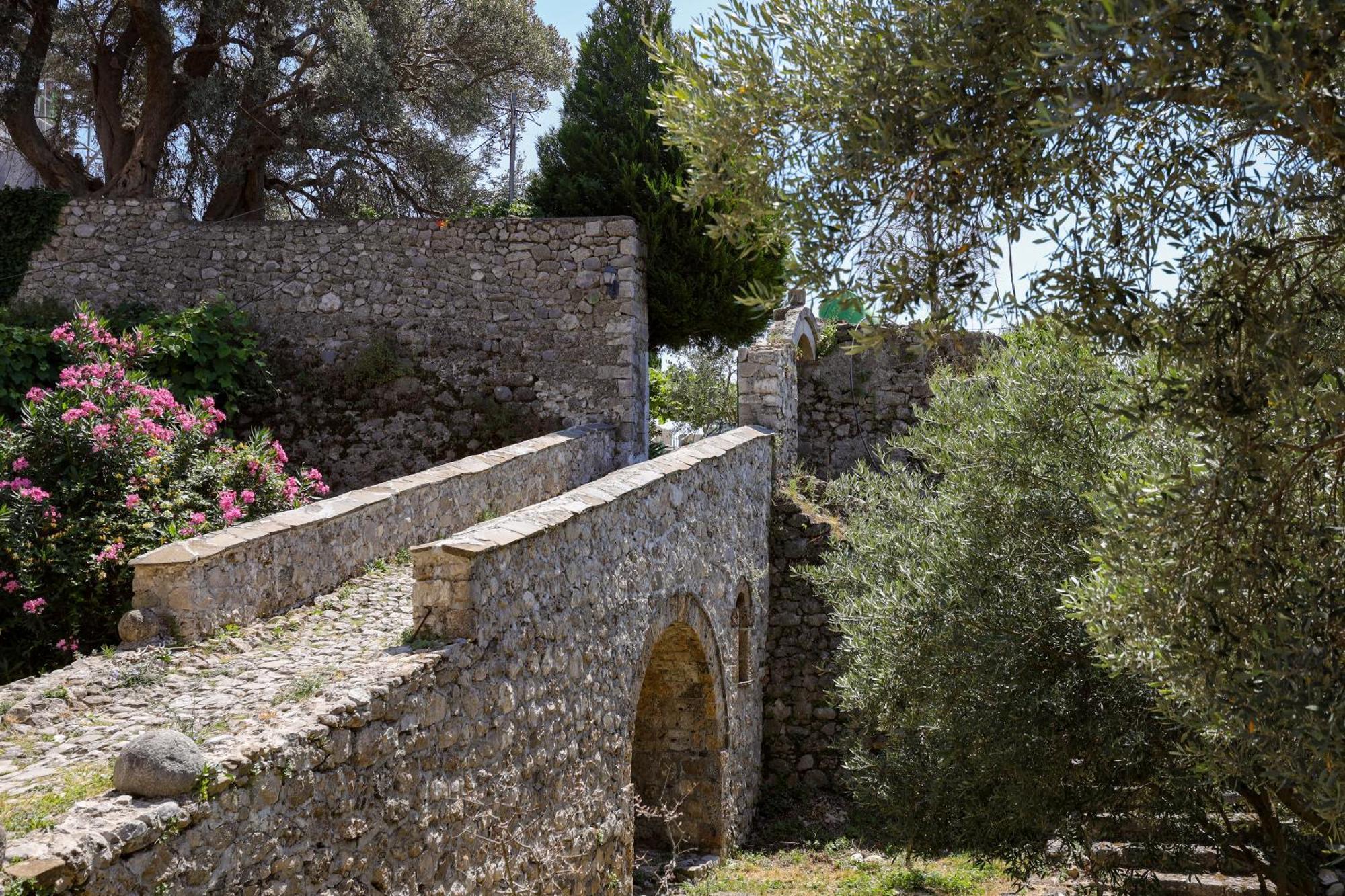 The House Of Dollma , Inside Kruja Castle Hotel Exterior photo