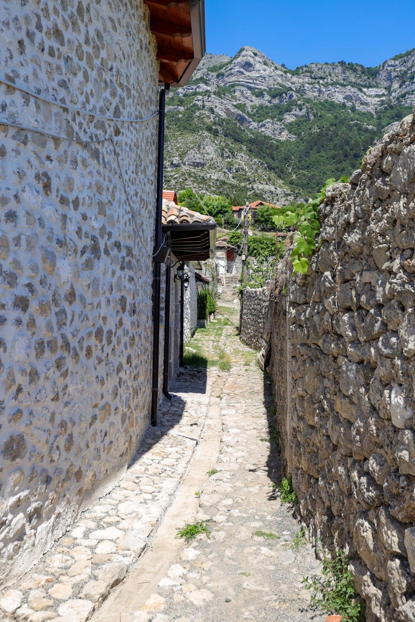 The House Of Dollma , Inside Kruja Castle Hotel Exterior photo